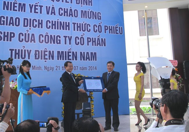 Cuối năm, nhộn nhịp bán đấu giá cổ phần