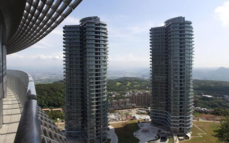 Nhà giàu, quan chức mua nhà nước ngoài, qua Mỹ sinh con