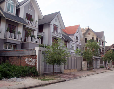 Đại gia BĐS giữa tứ bề kiện cáo - Bị kiện vì tính giá nhà bằng USD